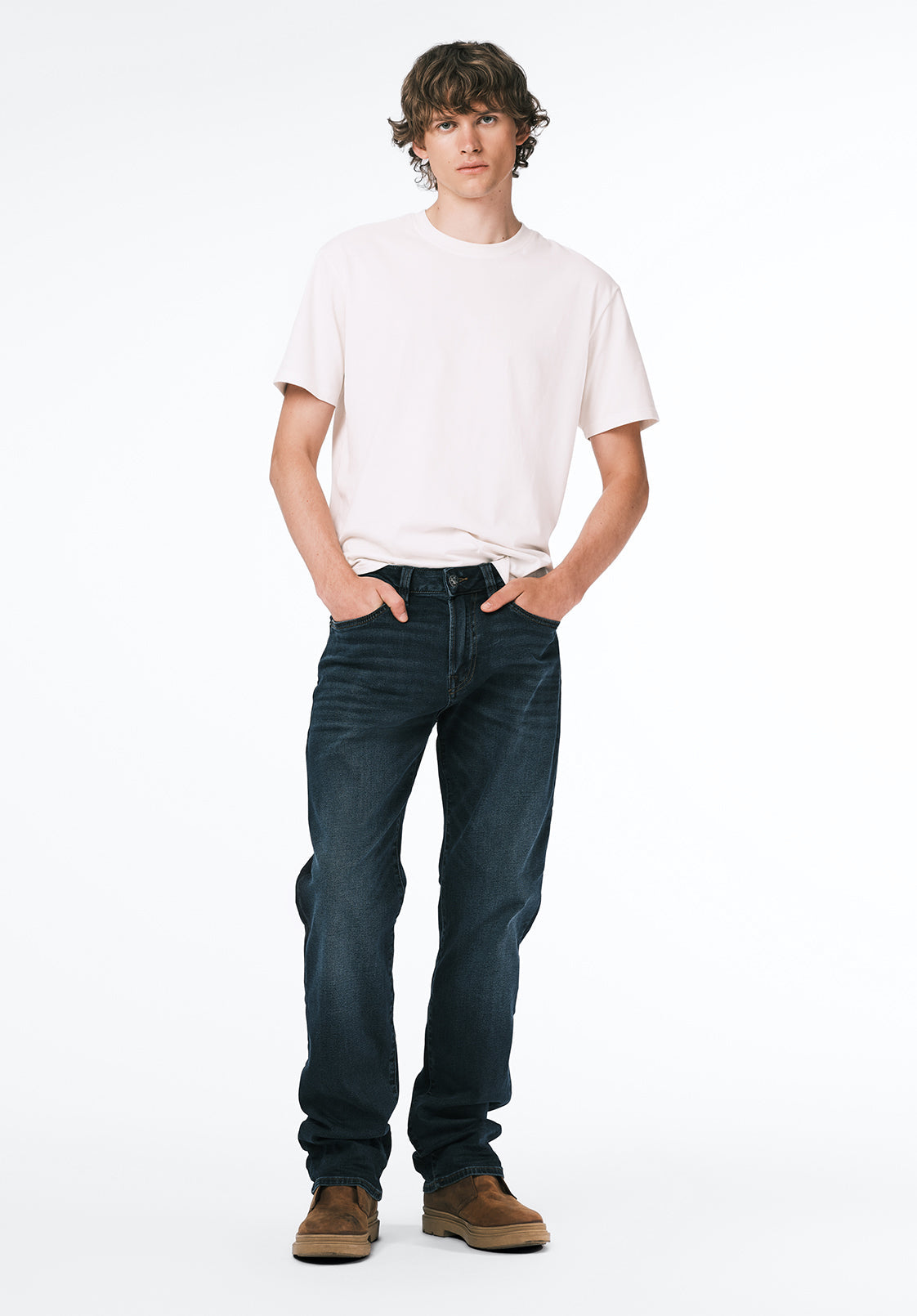 Relaxed Straight Driven Men's Jeans in Crinkled and Sanded Dark Blue - BM22639